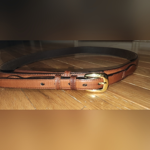 CABELAS BELT BROWN LEATHER SIZE 44 VERY NICE CONDITION - Picture 2 of 16